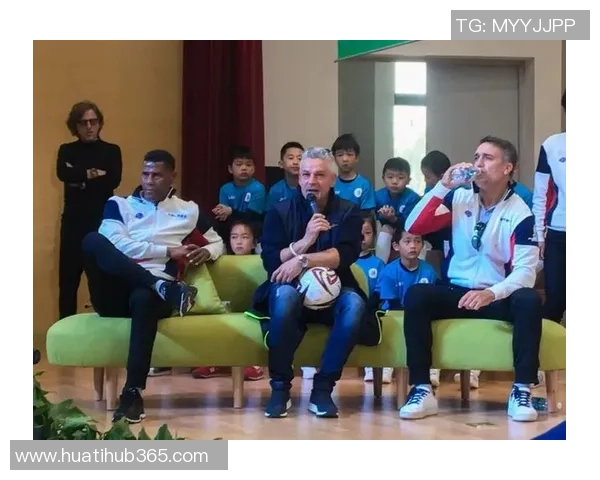 四大足球传奇同聚一堂巴乔晒与大罗马尔蒂尼菲戈合影